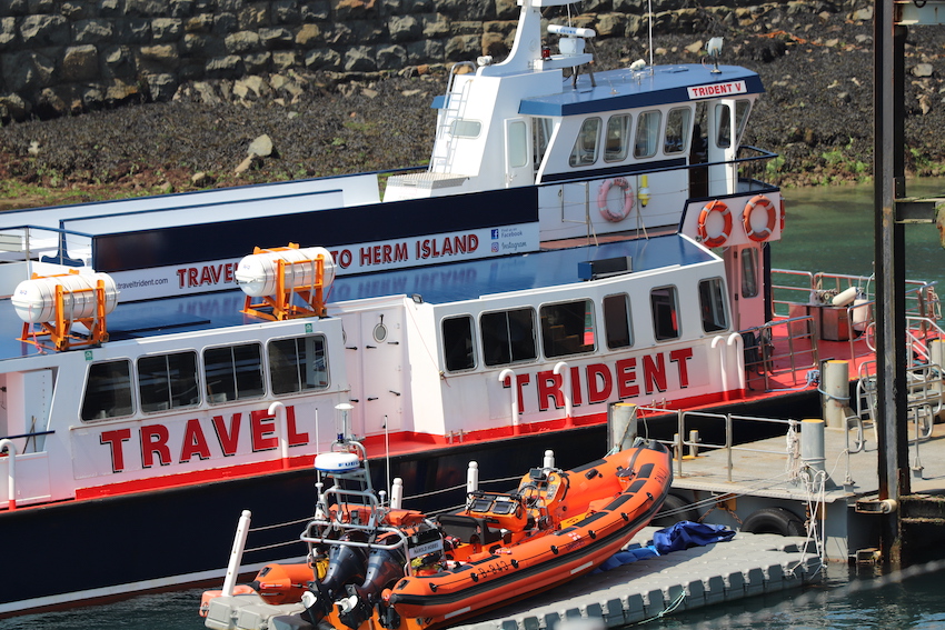 Travel_Trident_and_inshore_lifeboat.JPG