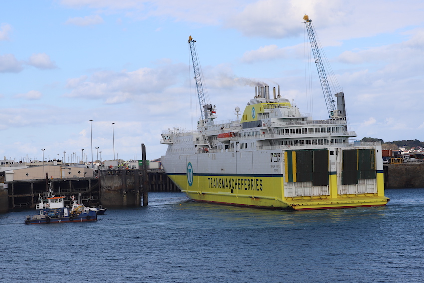 DFDS_Seven_Sisters_berthing_trial_inc_Sarnia.JPG