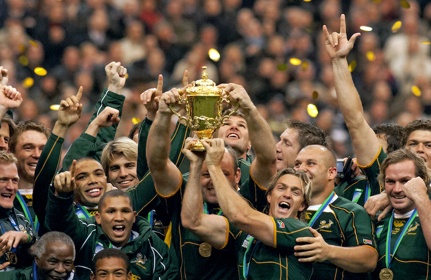 south_africa_rugby_players_celebrate_holding_Web_Ellis_Cup_Rugby_World_Cup_France_2007.jpg
