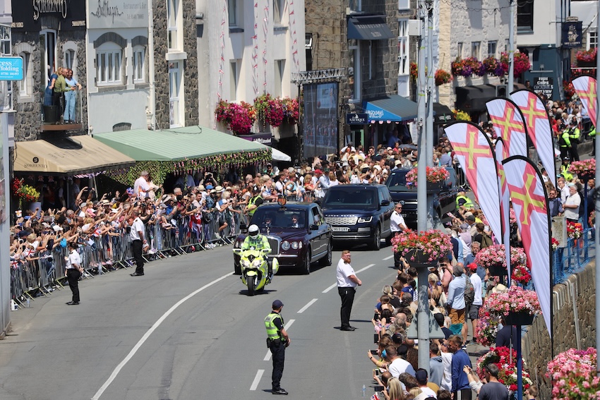 Royal_Visit_2024_exit_seafront_king.JPG