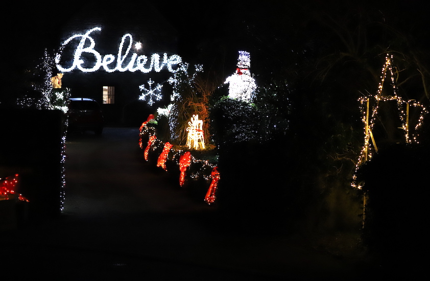 Christmas_Lights_St_Saviours_Comte_Road.JPG