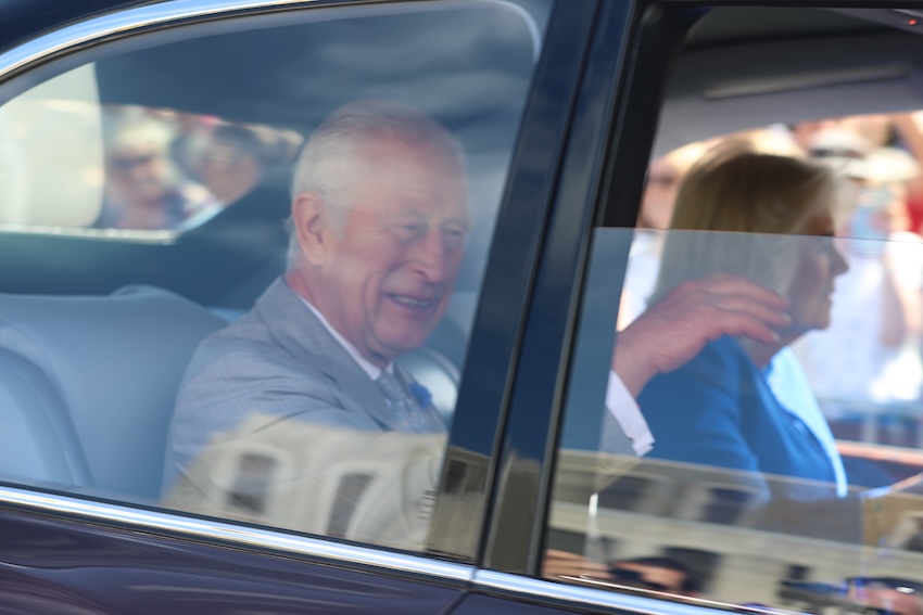 Royal_Visit_2024_King_Charles_car_smile.JPG