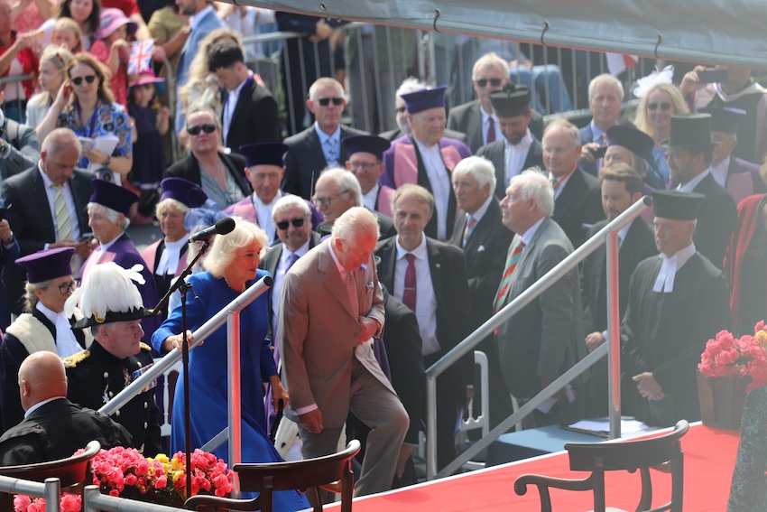 Royal_Visit_2024_king_and_queen_stage.JPG