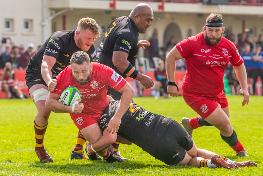 Jersey_Reds_v_Ampthill_black._Jersey_win_and_win_the_league._Eoghan_Clarke_with_ball.jpg