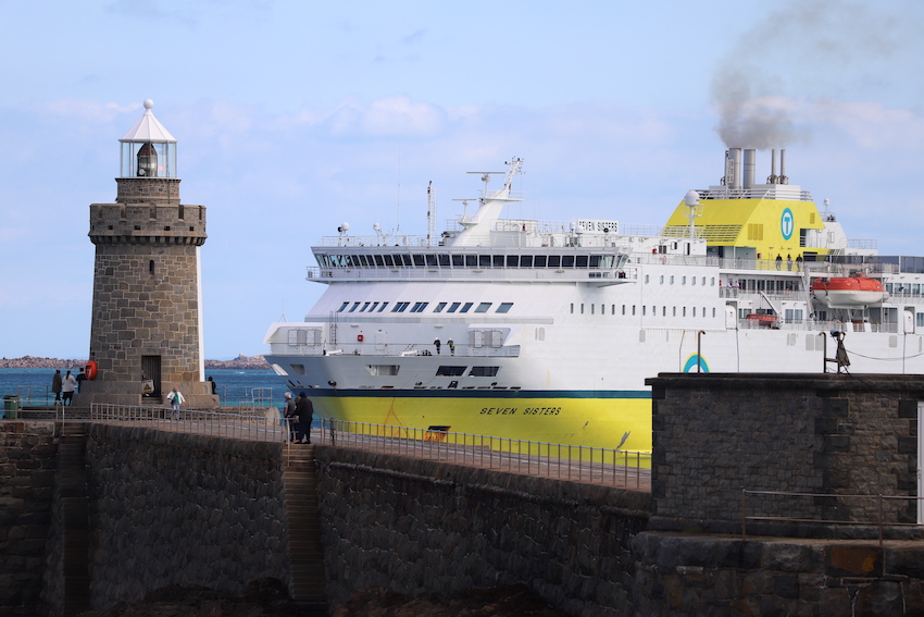 DFDS_Seven_Sisters_berthing_trial_.JPG