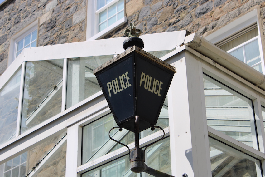 Police_station_lantern.JPG