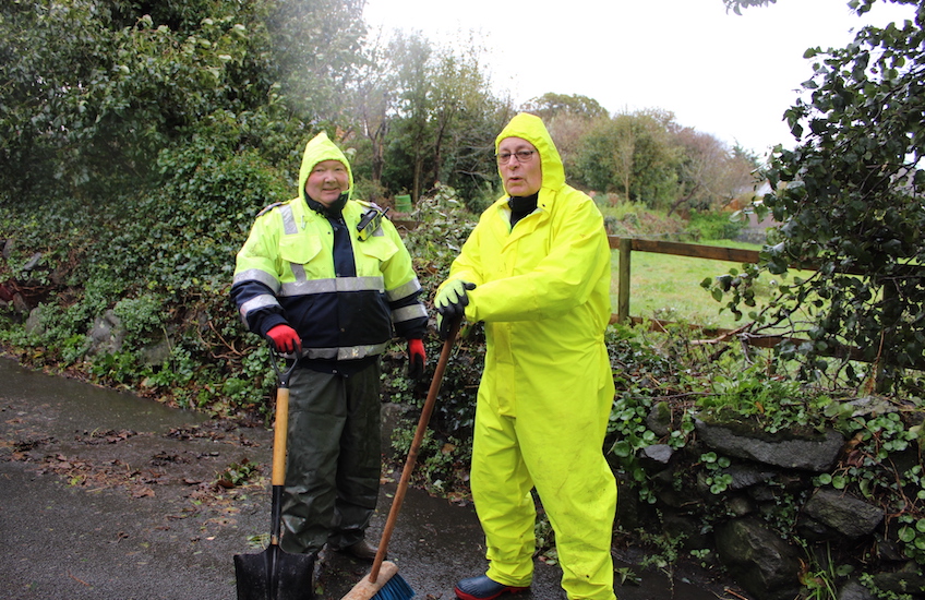 Guernsey_Civll_Protection_volunteers_cleaning_up_Storm_Ciaran.JPG