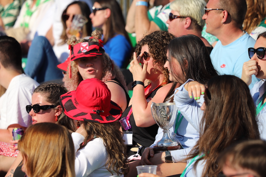 Siam_2024_Ladies_Siam_Cup_in_crowd.JPG