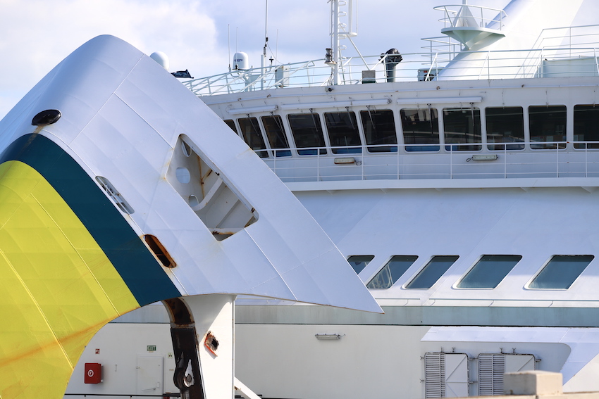 DFDS_Seven_Sisters_berthing_trial_front_close_up.JPG