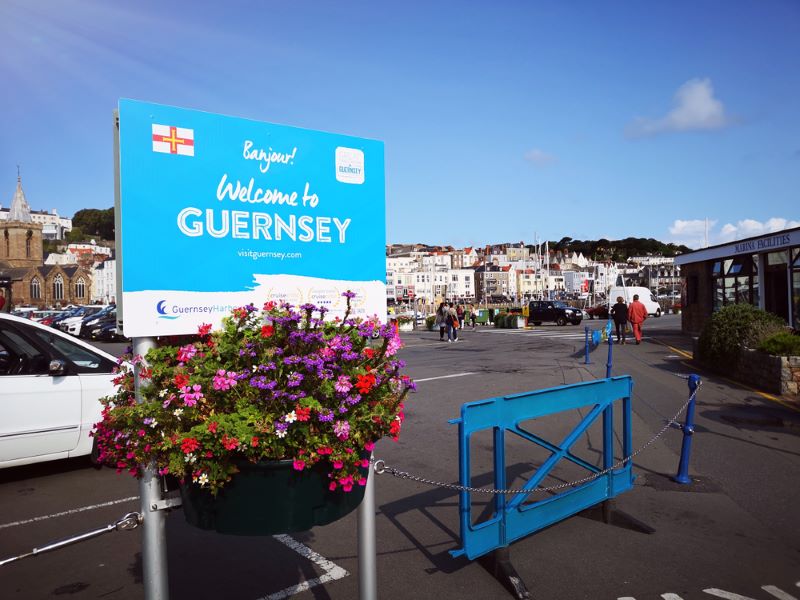 Welcome_to_Guernsey_sign_tourism.jpg