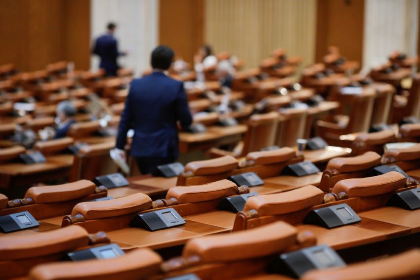 electronic_voting_in_Romanian_parliament.jpg