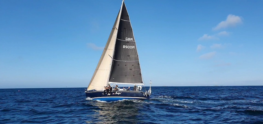Magic_2_heads_to_Cowes_for_the_Fastnet_yacht_race.jpg