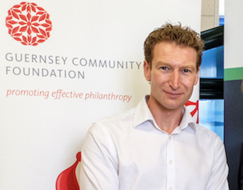 Jim_Roberts_from_the_Guernsey_Community_Foundation_left_and_Jennifer_Strachan_from_Startup_Guernsey_right_Portrait.jpg