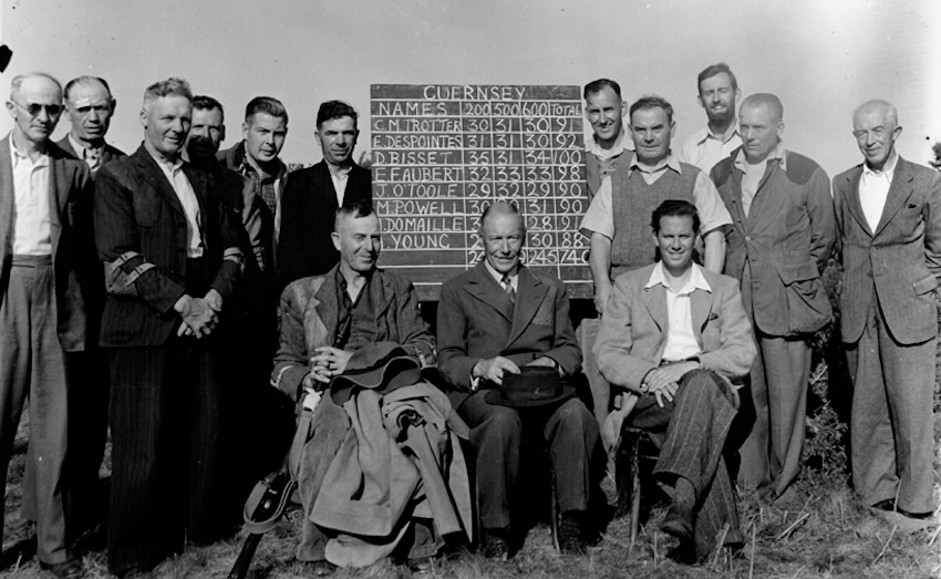 Inter_Insular_1950_Philip_Neame_front_centre_and_Charles_Trotter_three_from_right.jpg