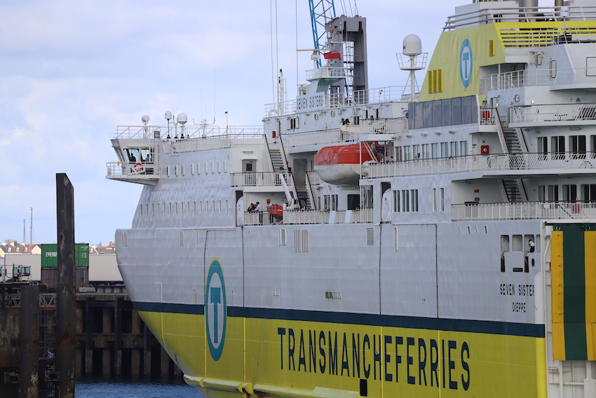 DFDS_Seven_Sisters_berthing_trial_coming_in.JPG