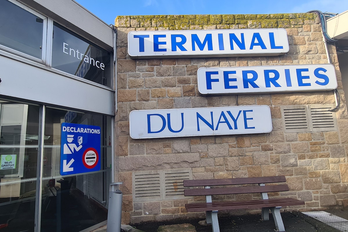 ferry_terminal_saint_malo.jpeg