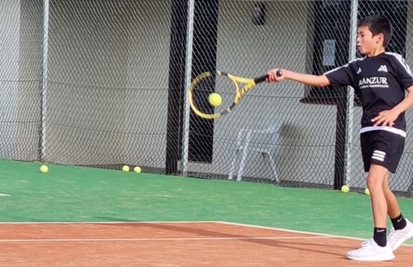 Luca_robertson_tennis.jpg