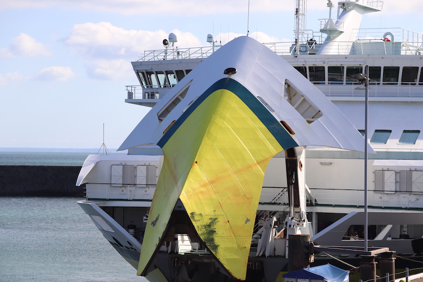 DFDS_Seven_Sisters_berthing_trial_nose_open.JPG