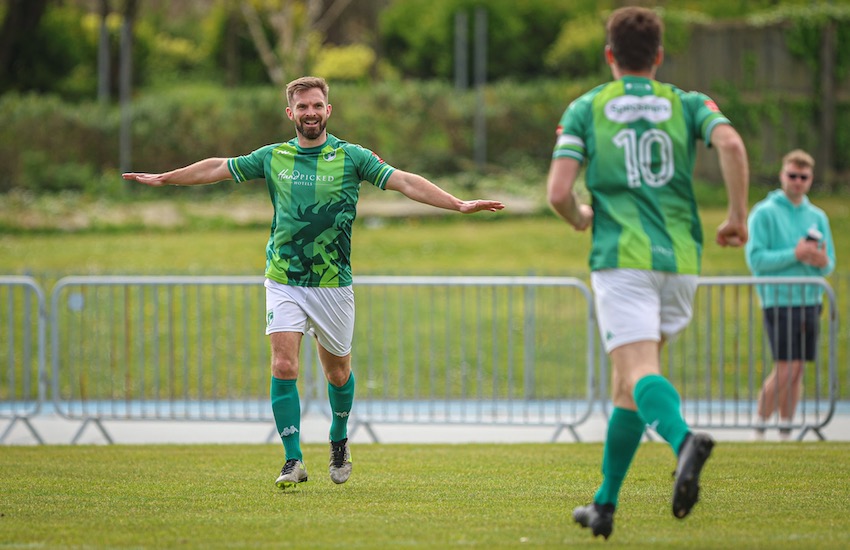 Matt_Loaring_celebrates_image_from_Guernsey_FC.JPG