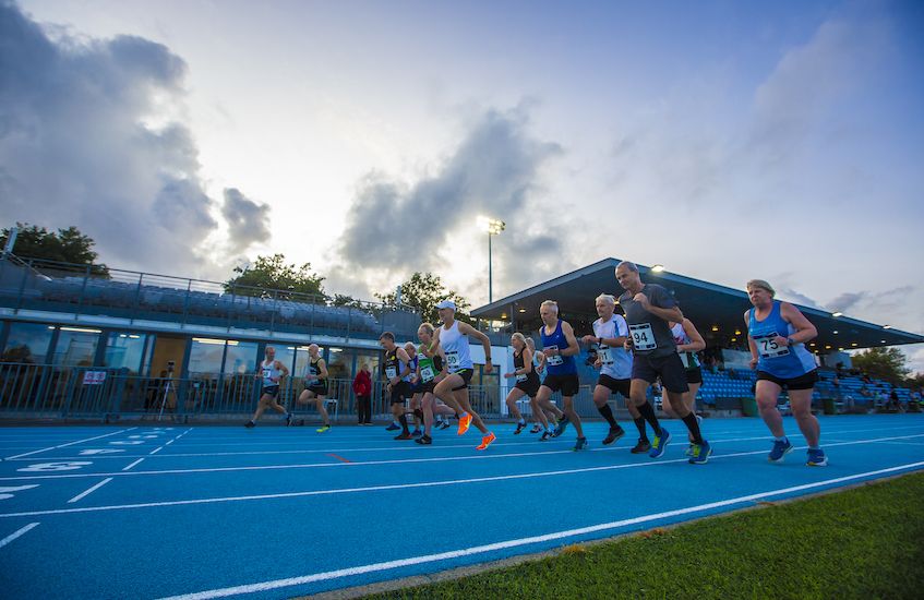 Watch: Athletes master the mile during Spike Night of the 5000s