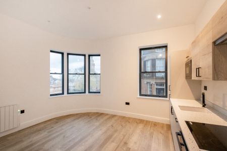 Six Apartments, 1 Saumarez Street [lma240516] 