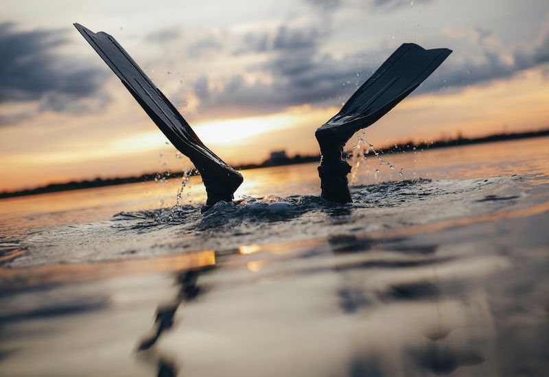 Cold dip for divers on Christmas day