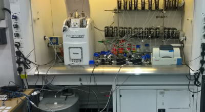 Robot chemist discovers new molecules and reactions