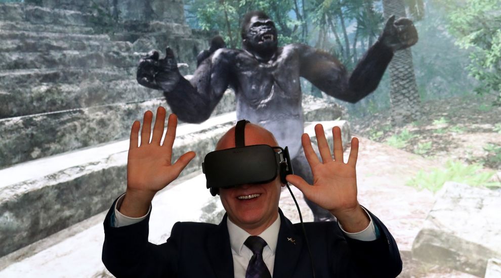 Politicians try out virtual reality therapy