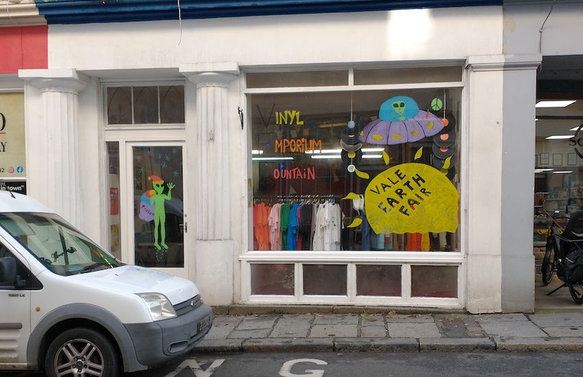 VEF 'pop-up shop' still open