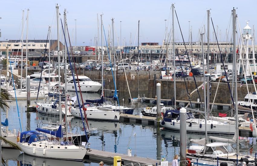 Spectacular classic yachts race to St Peter Port