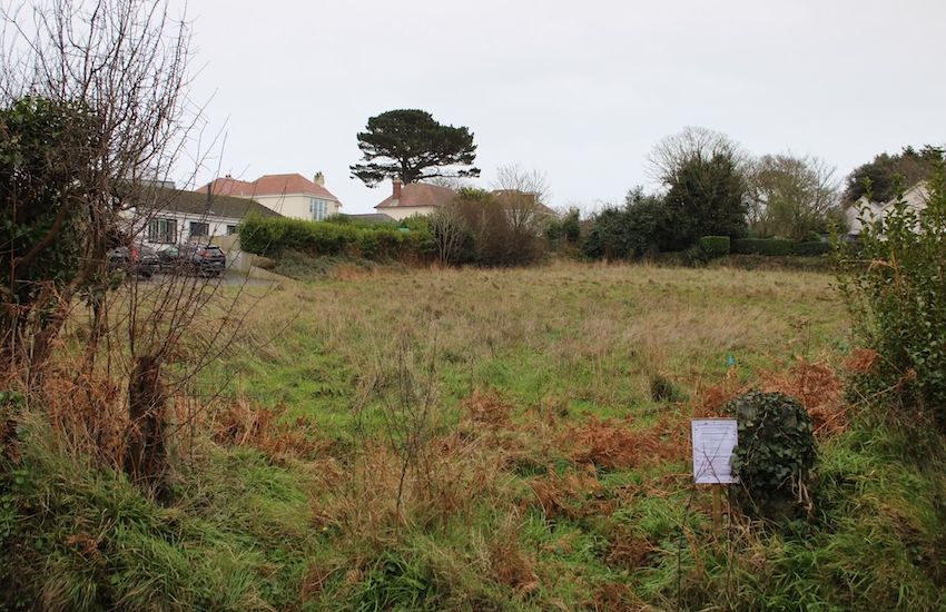 Bid to remove balconies and solar panels from Oberlands housing