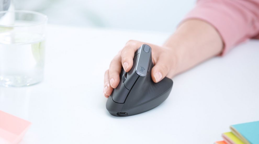 This bizarre vertical mouse claims to reduce muscle strain