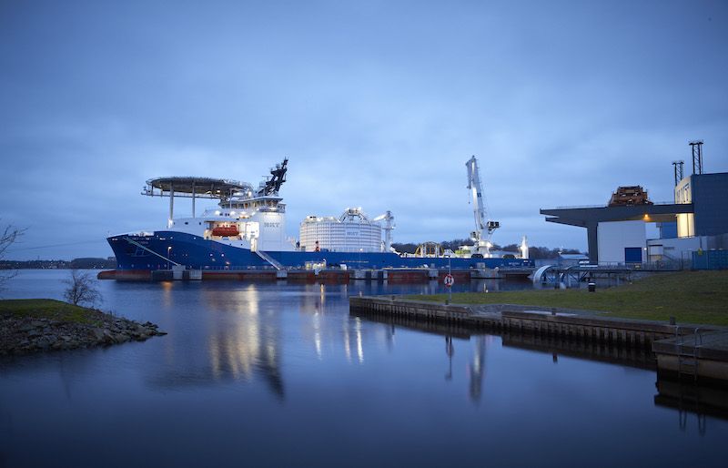 Visiting ship makes way for subsea cable