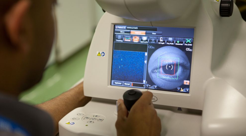 AI system as good as top experts at identifying eye disease