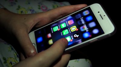 Bedtime phone use causing sleepless nights, research suggests