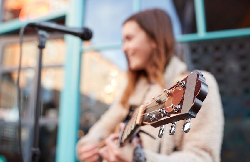 Buskers can borrow amps thanks to new partnership