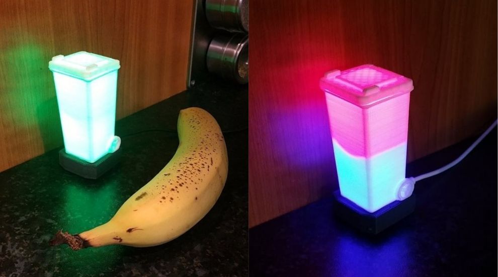 This ingenious little lamp lights up to tell you which colour of bins to put out