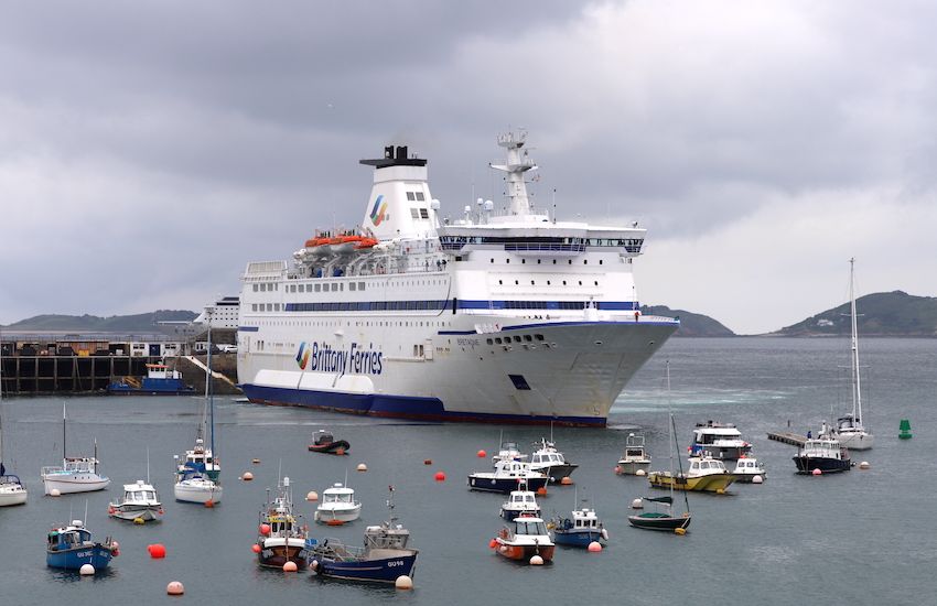 Chamber warns of the inevitable cost dangers if islands’ split on ferry contract