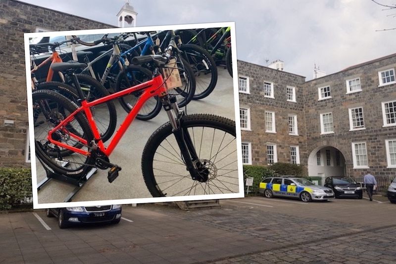 Bike stolen close to Saumarez Park