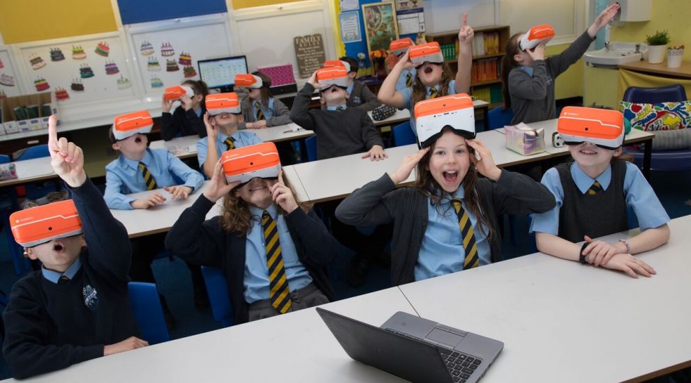 Council gives virtual reality headsets to all schools