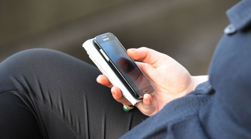 Proposals to ensure ‘clear and fair’ handset charges for mobile users