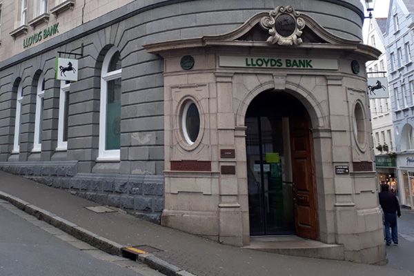 Temporary closure of Lloyds bank for new 