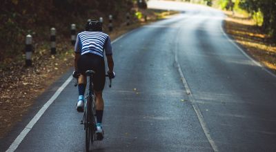 This flexible bicycle reflector ensures 360-degree visibility during night rides