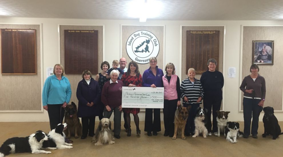 Island Dog Training Club raises £500 for The Burrow