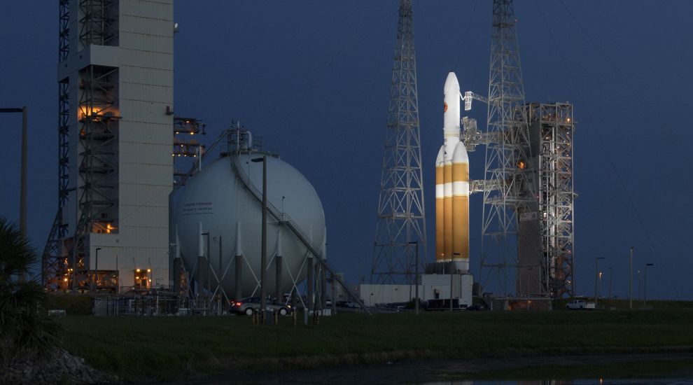 Last-minute technical problem delays Nasa’s flight to sun