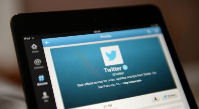 Twitter tells users to change passwords after bug