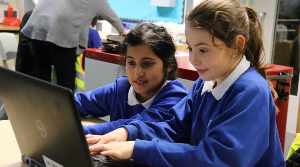 Esports can boost pupils’ confidence, study suggests