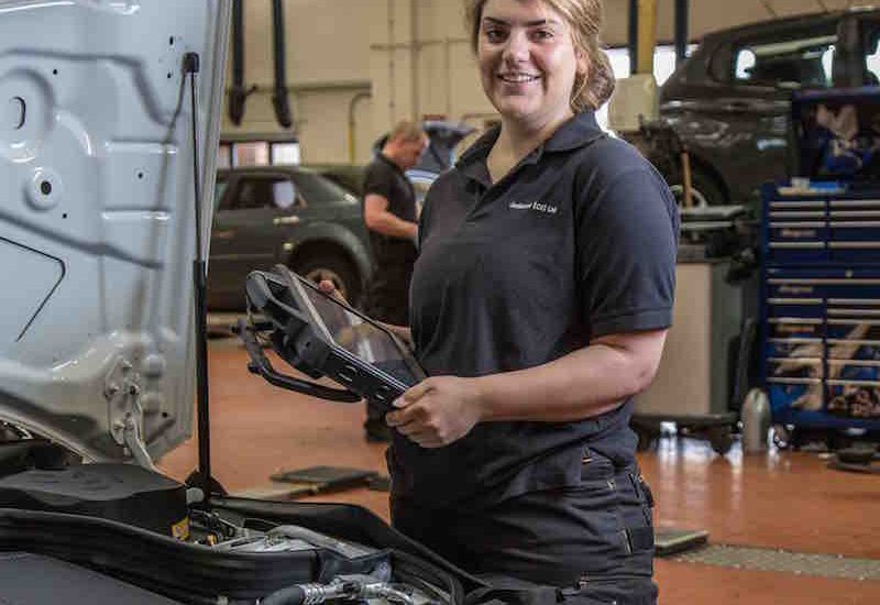 Jacksons apprentice wins Mercedes-Benz Technical Apprentice of the Year Award