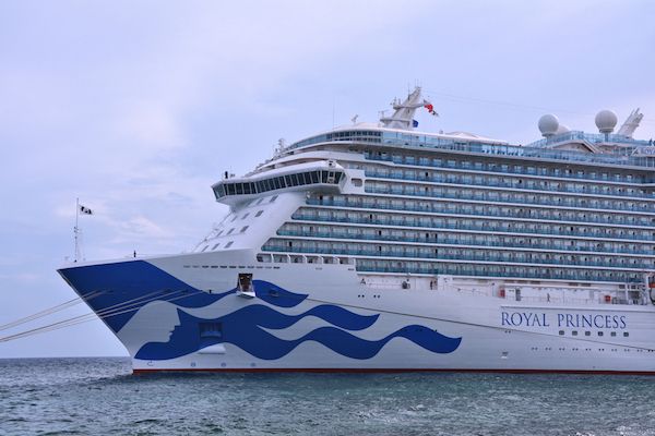 6,000+ cruise passengers mean a busy weekend in Town