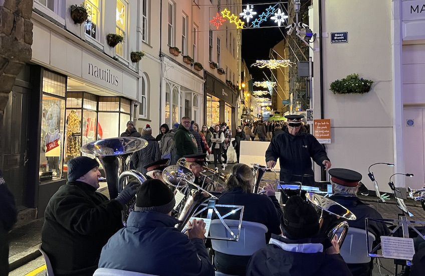 Retail group report positive start to festive late night opening in Town